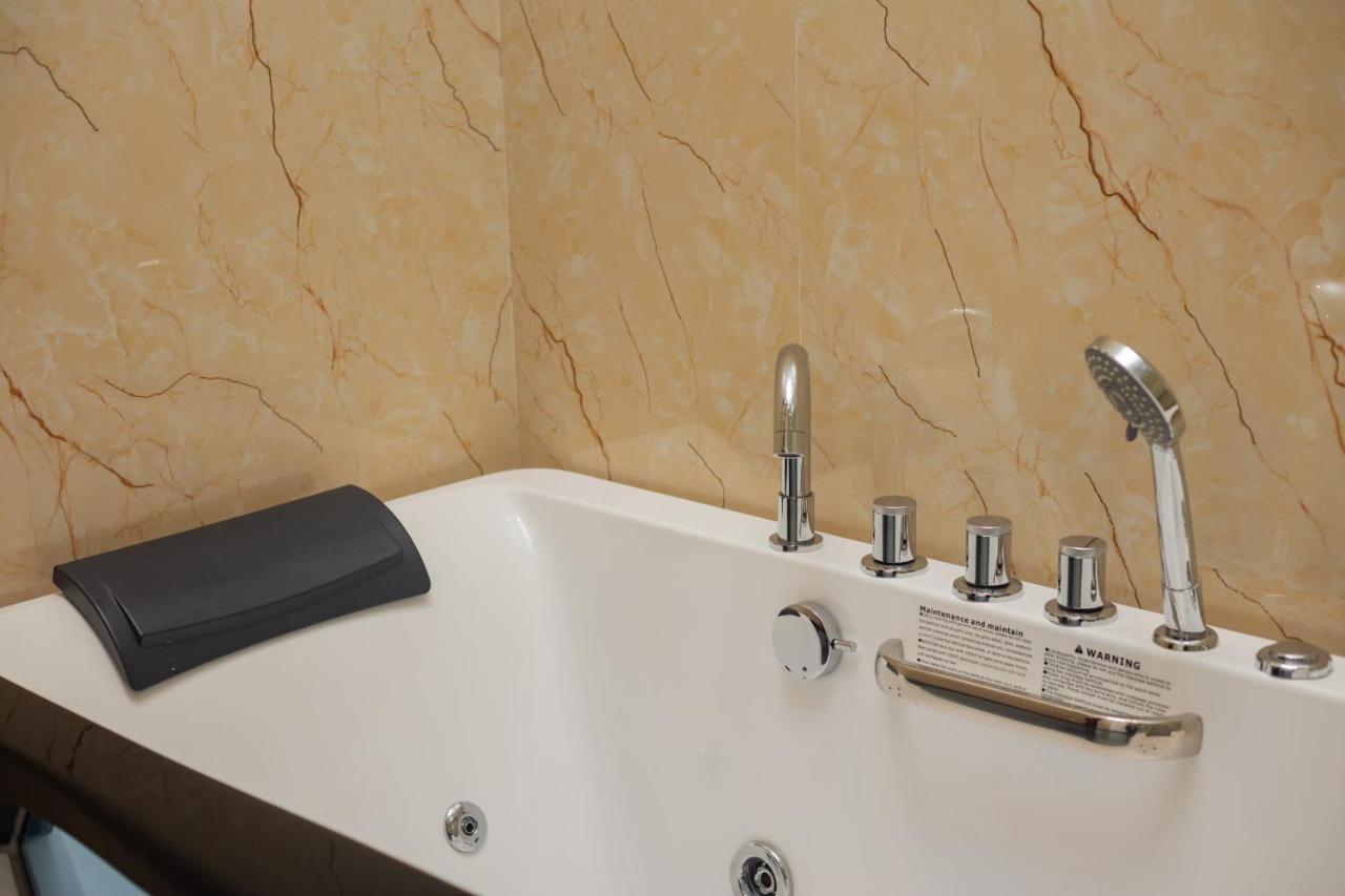 Cam Binh Hotel Quang Ninh  Bagian luar foto